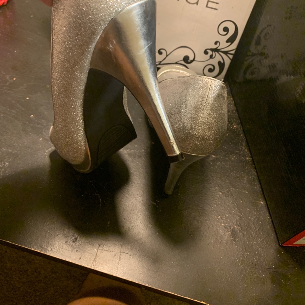 Glittery silver high heels - Picture 4 of 5